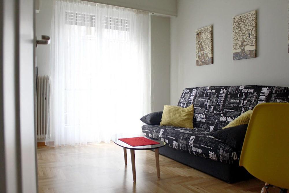 Cheery Apartment In The Center Of Aten Exteriör bild